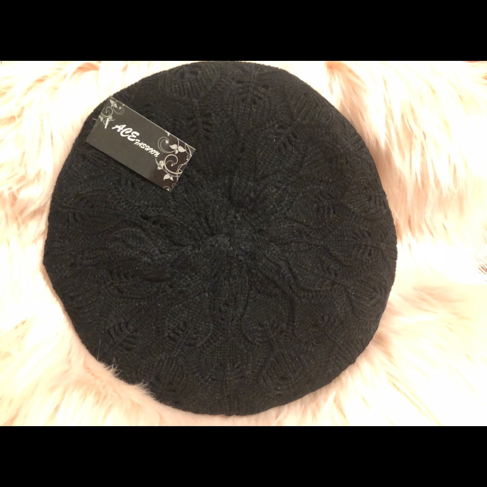 Women’s black beret